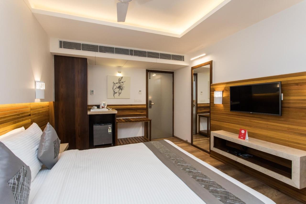 Capital O 16115 Hotel Solitaire Indore Bagian luar foto